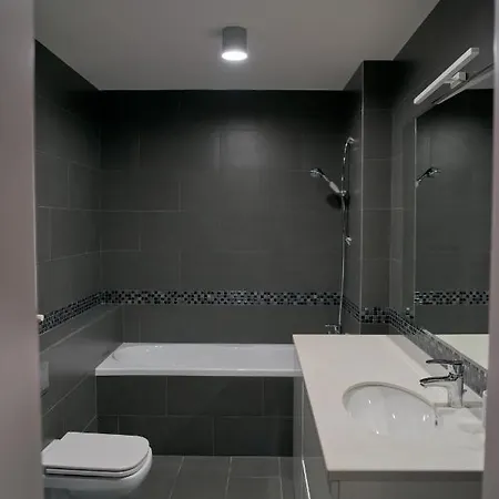 Apartment 2 Bedroom Close To Center, Park And Shopping Center *