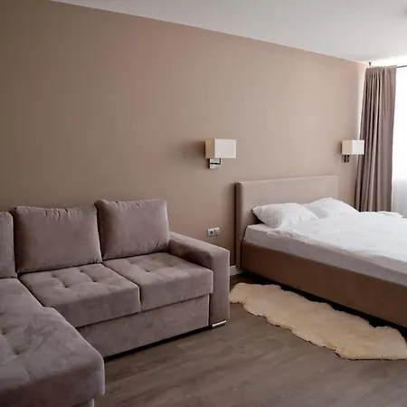 2 Bedroom Close To Center, Park And Shopping Center Apartment *